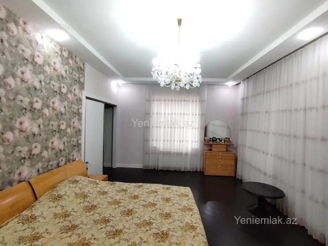 Satılır 6 otaqlı həyət evi 380 m²