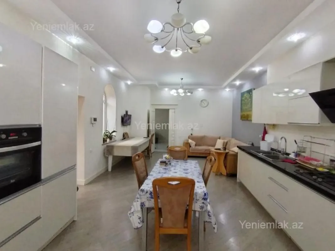 Satılır 6 otaqlı həyət evi 380 m²