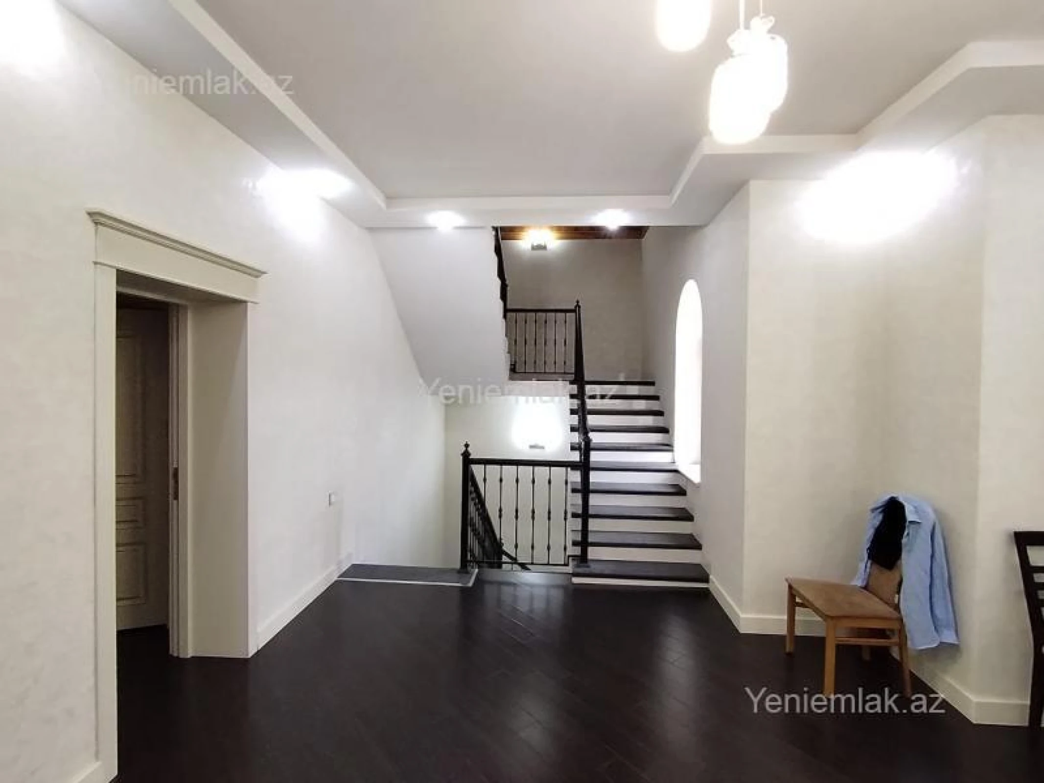 Satılır 6 otaqlı həyət evi 380 m²