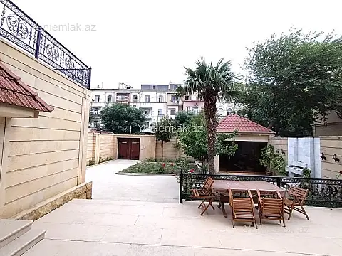 Satılır 6 otaqlı həyət evi 380 m²