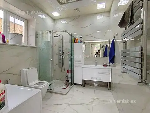 Satılır 6 otaqlı həyət evi 380 m²