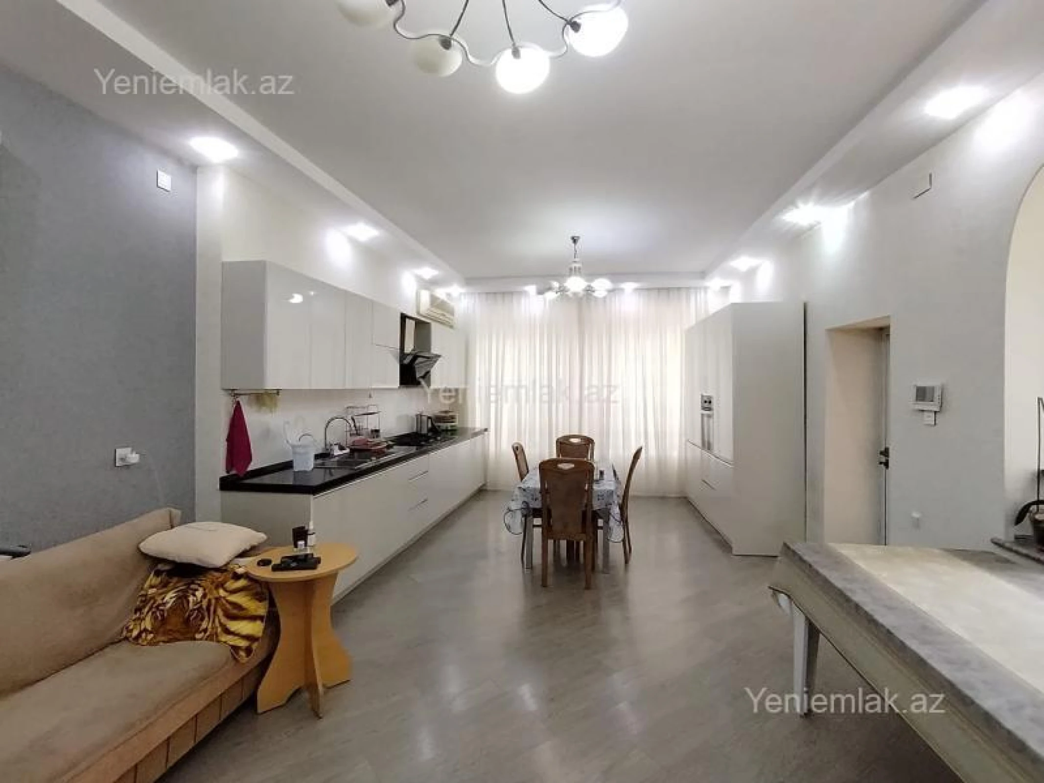 Satılır 6 otaqlı həyət evi 380 m²