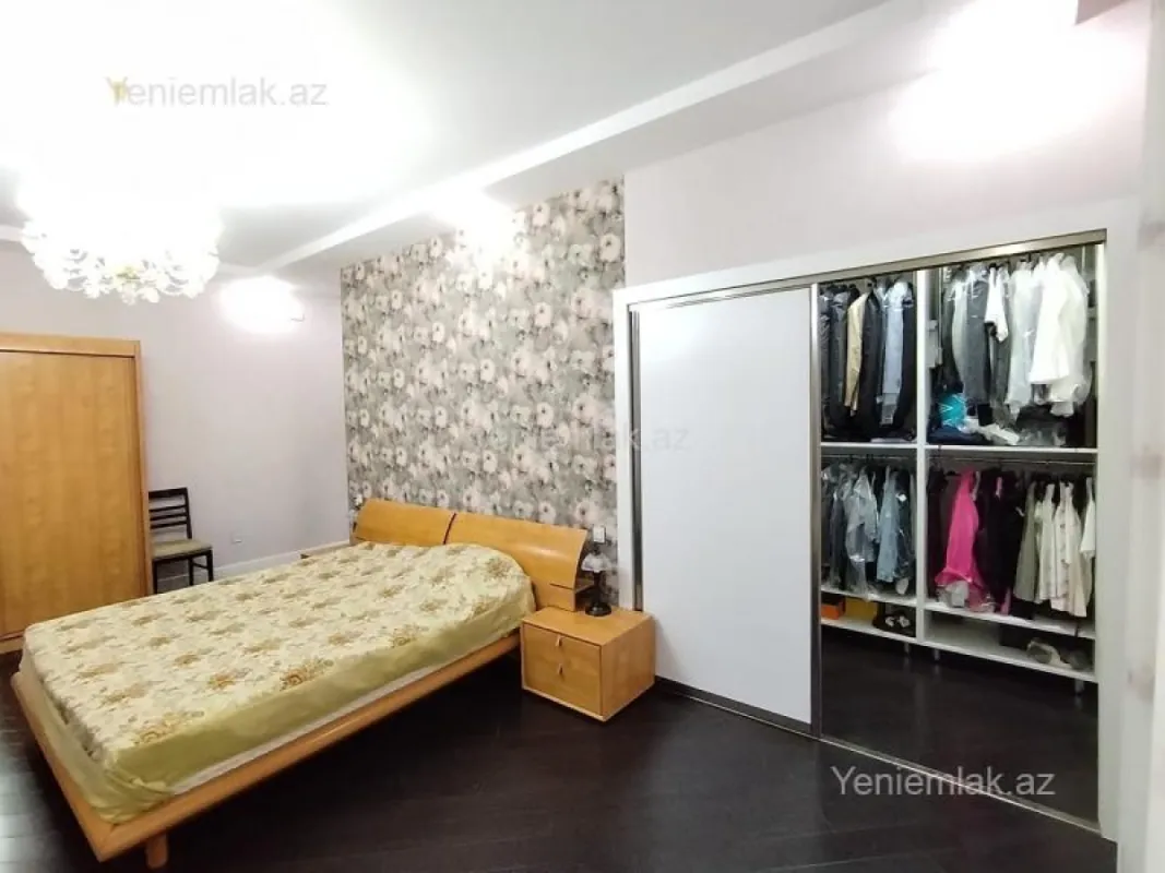 Satılır 6 otaqlı həyət evi 380 m²