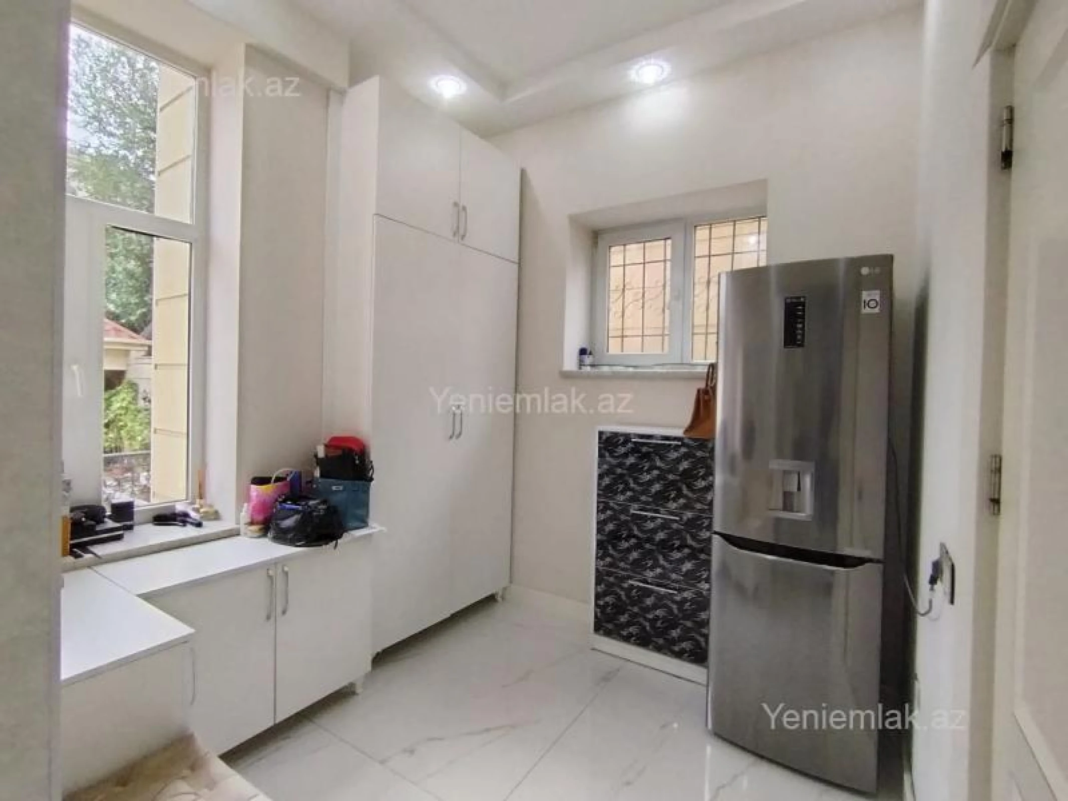 Satılır 6 otaqlı həyət evi 380 m²