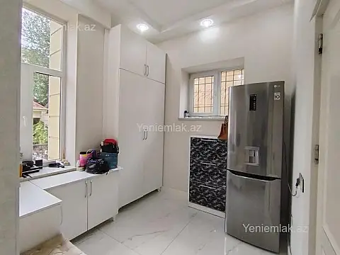 Satılır 6 otaqlı həyət evi 380 m²