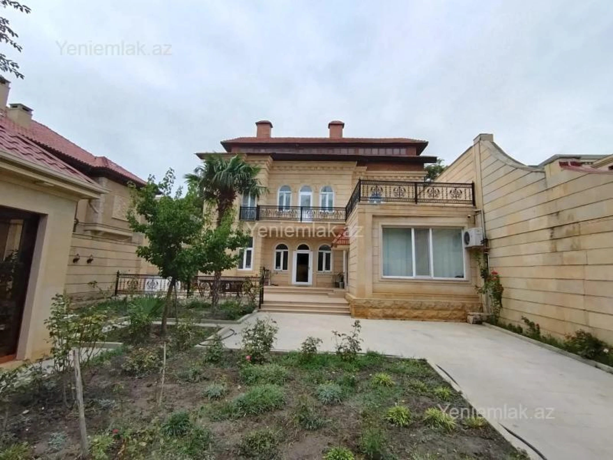 Satılır 6 otaqlı həyət evi 380 m²