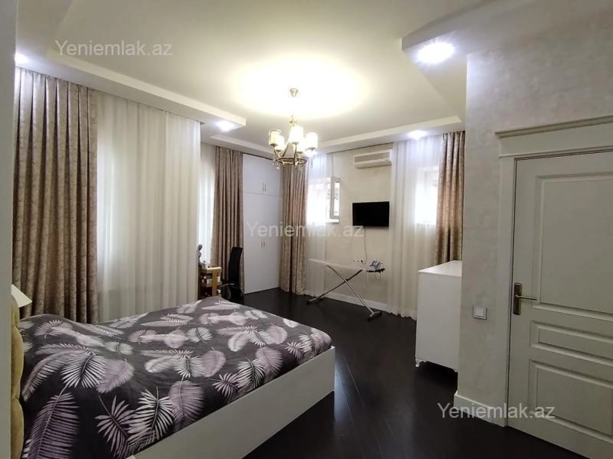 Satılır 6 otaqlı həyət evi 380 m²