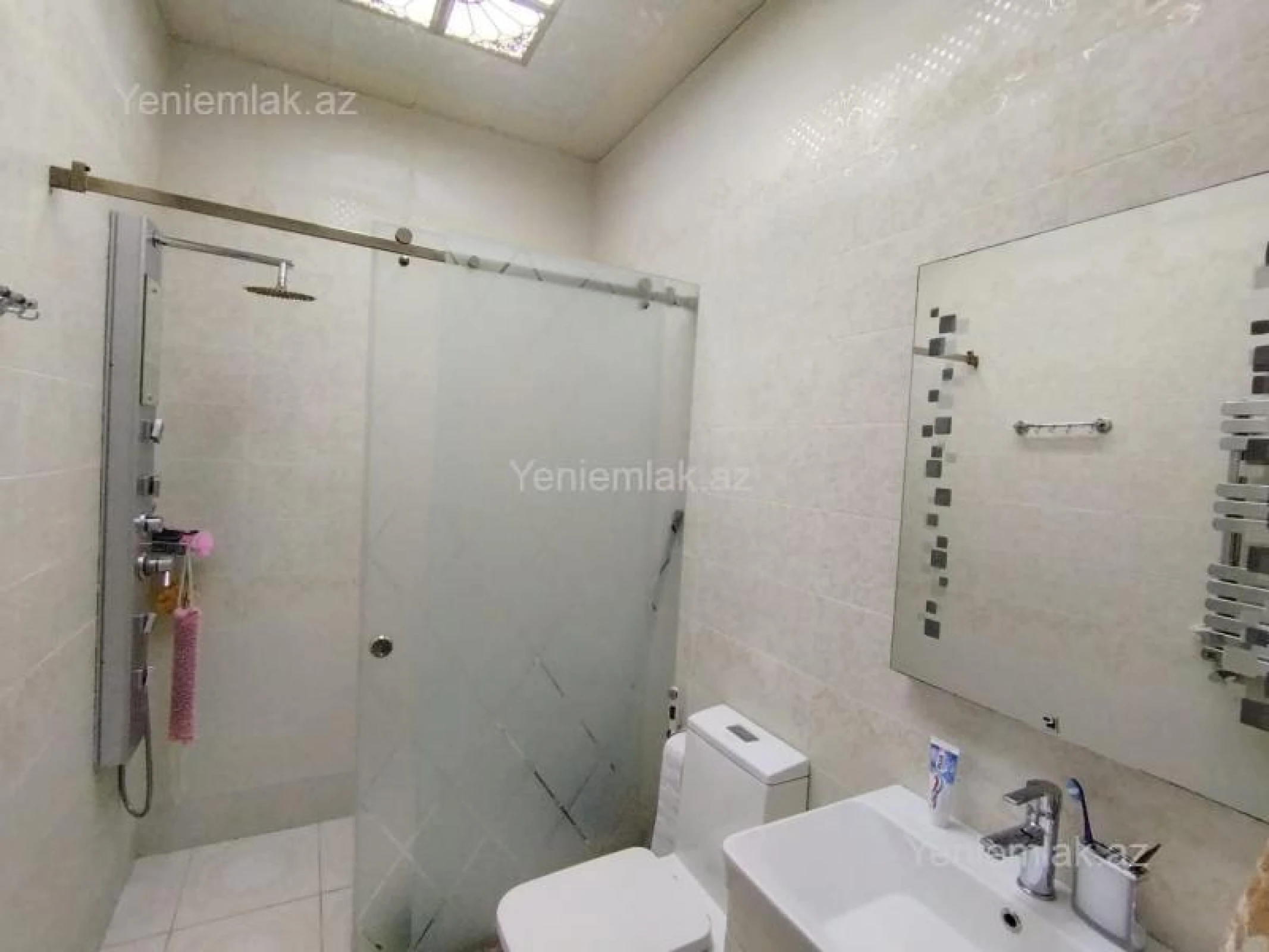 Satılır 6 otaqlı həyət evi 380 m²