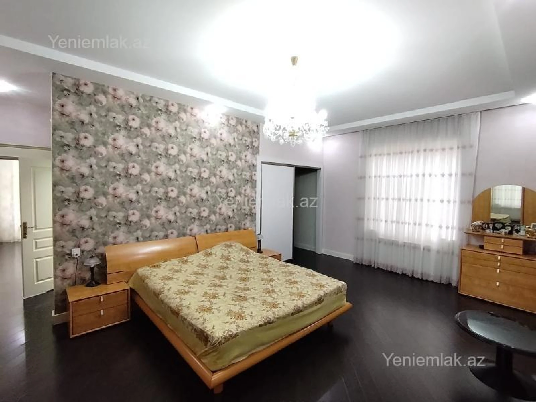 Satılır 6 otaqlı həyət evi 380 m²