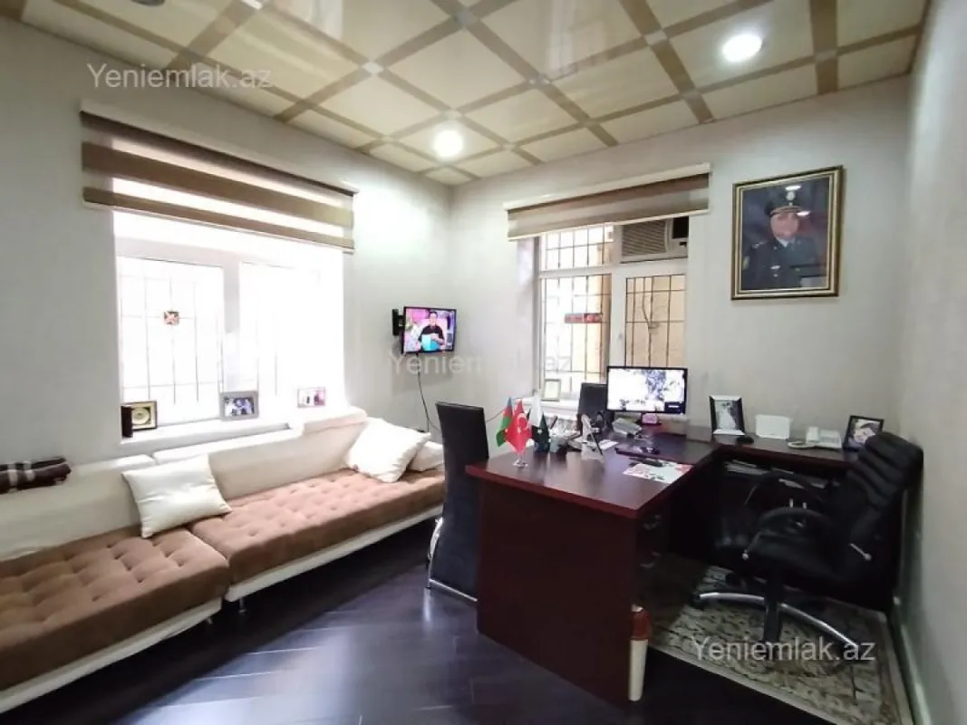 Satılır 6 otaqlı həyət evi 380 m²