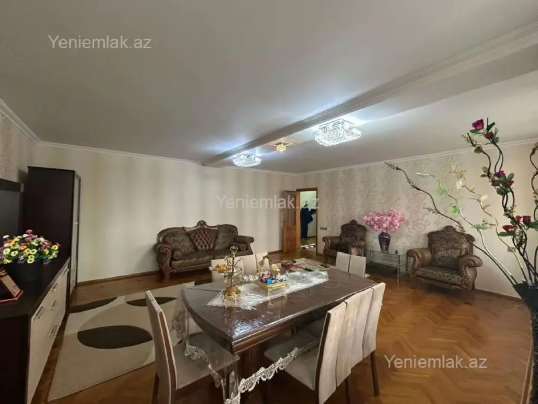 Satılır 5 otaqlı köhnə tikili 110 m²