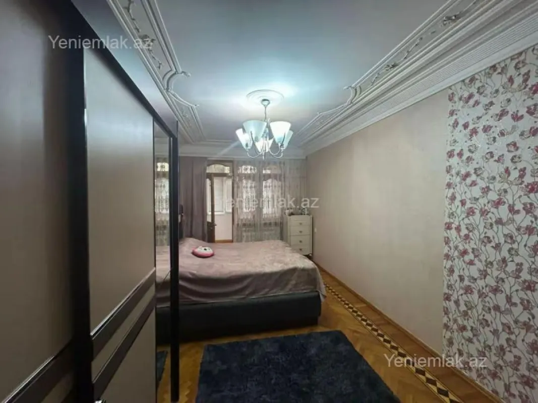 Satılır 5 otaqlı köhnə tikili 110 m²