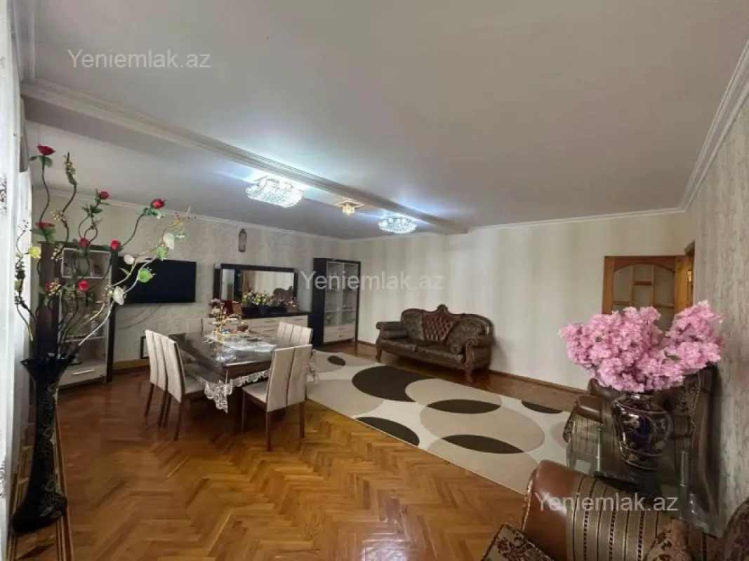 Satılır 5 otaqlı köhnə tikili 110 m²