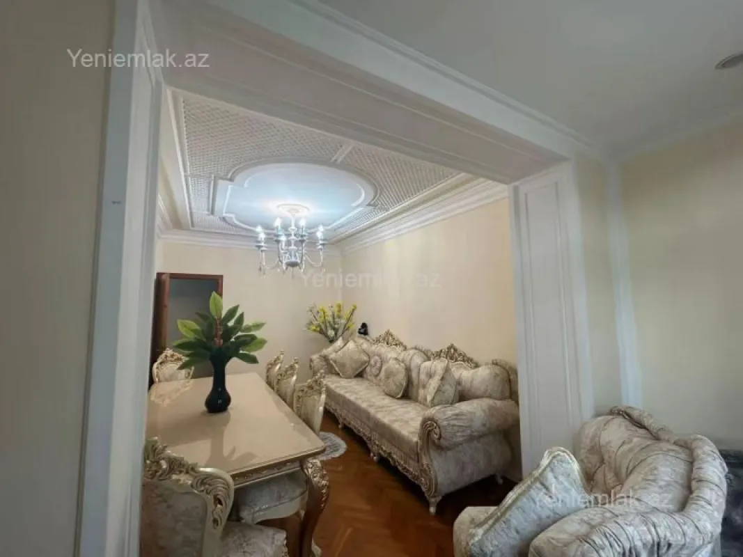 Satılır 5 otaqlı köhnə tikili 110 m²