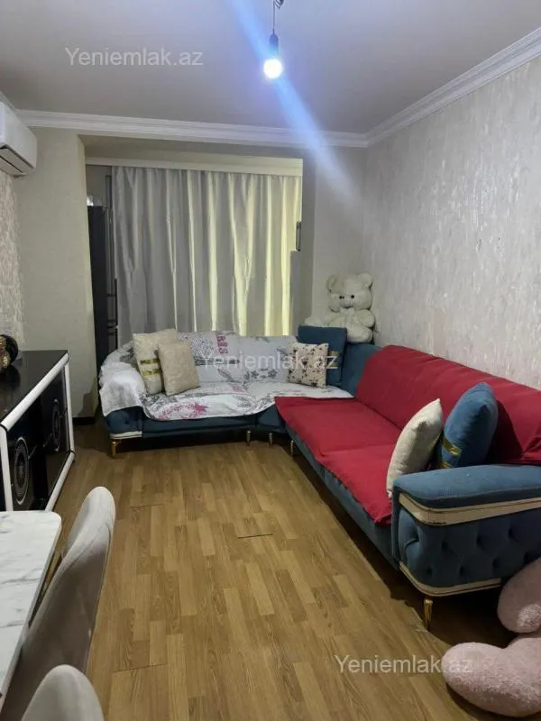 Satılır 4 otaqlı köhnə tikili 90 m²