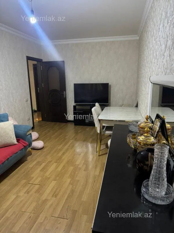 Satılır 4 otaqlı köhnə tikili 90 m²