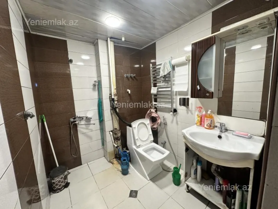 Satılır 2 otaqlı köhnə tikili 65 m²