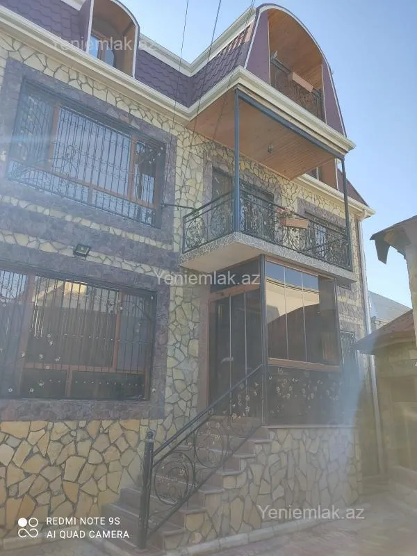 Satılır 5 otaqlı həyət evi 250 m²