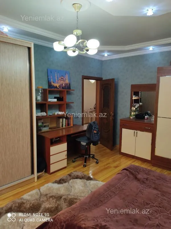 Satılır 5 otaqlı həyət evi 250 m²