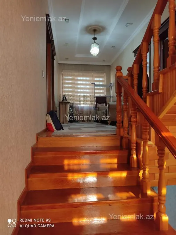 Satılır 5 otaqlı həyət evi 250 m²