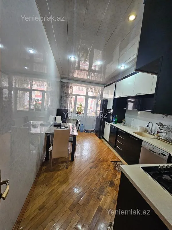 Satılır 3 otaqlı yeni tikili 145 m²