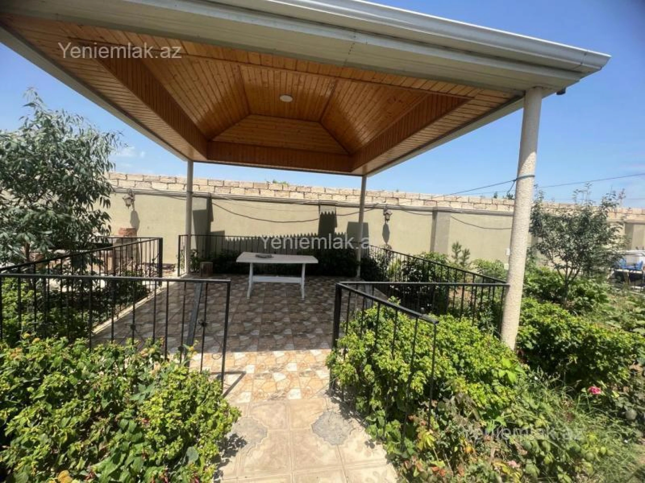 Satılır 6 otaqlı həyət evi 220 m²