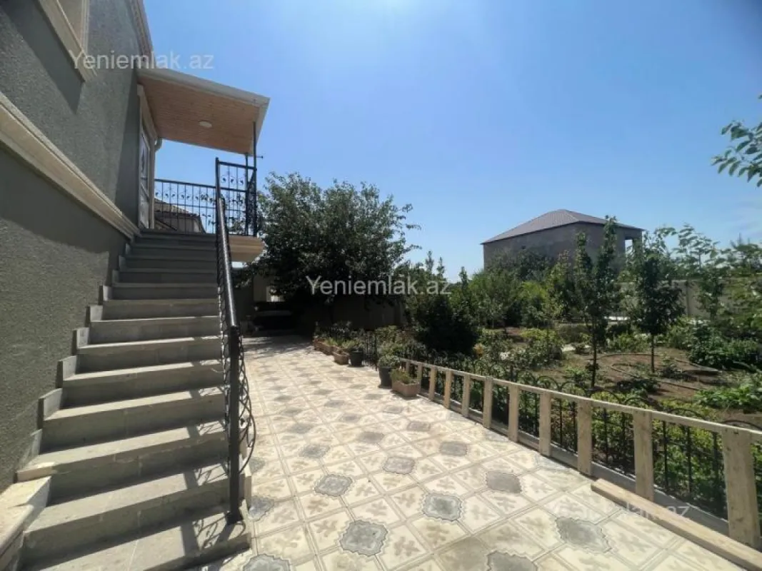 Satılır 6 otaqlı həyət evi 220 m²