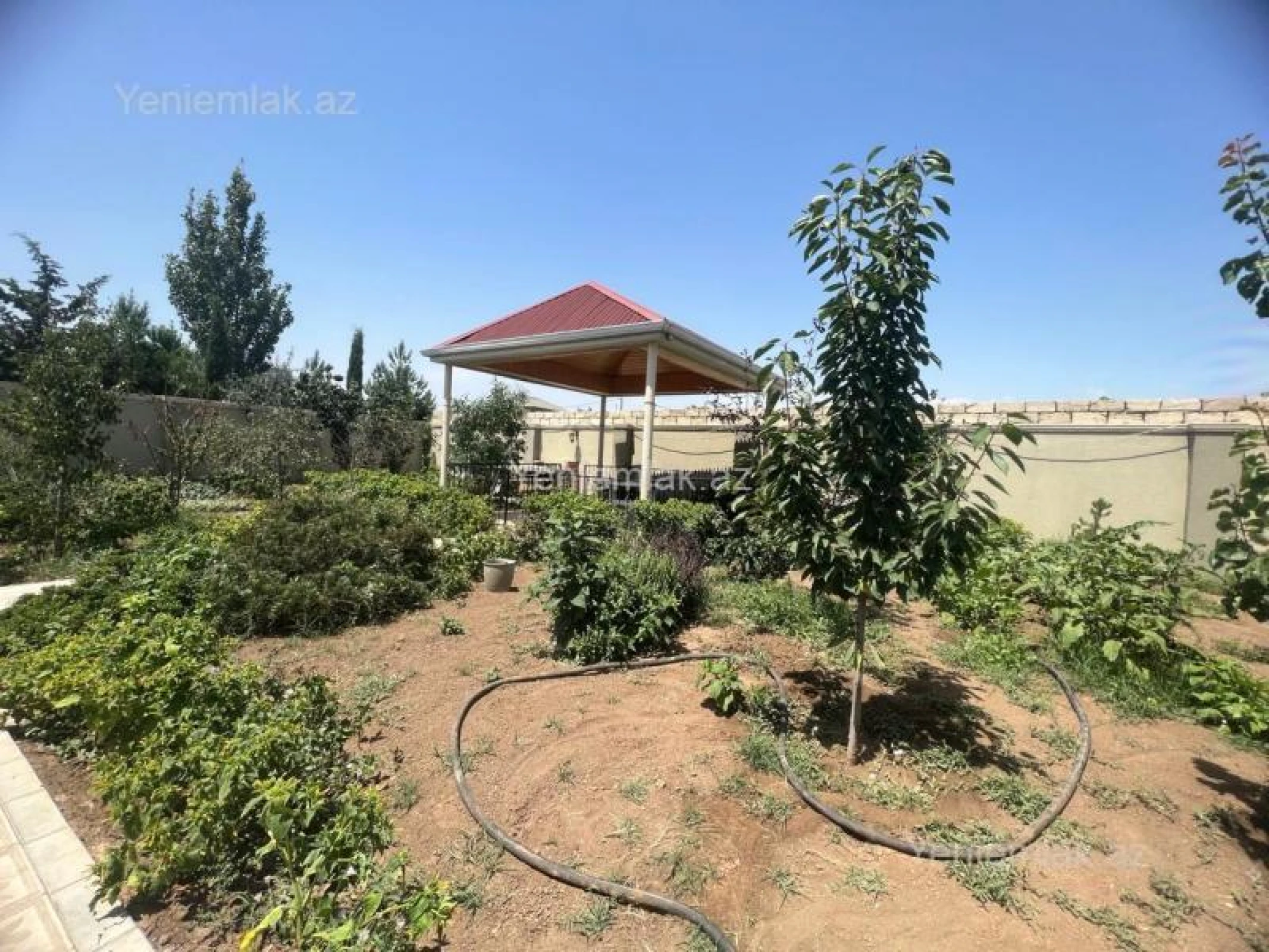 Satılır 6 otaqlı həyət evi 220 m²