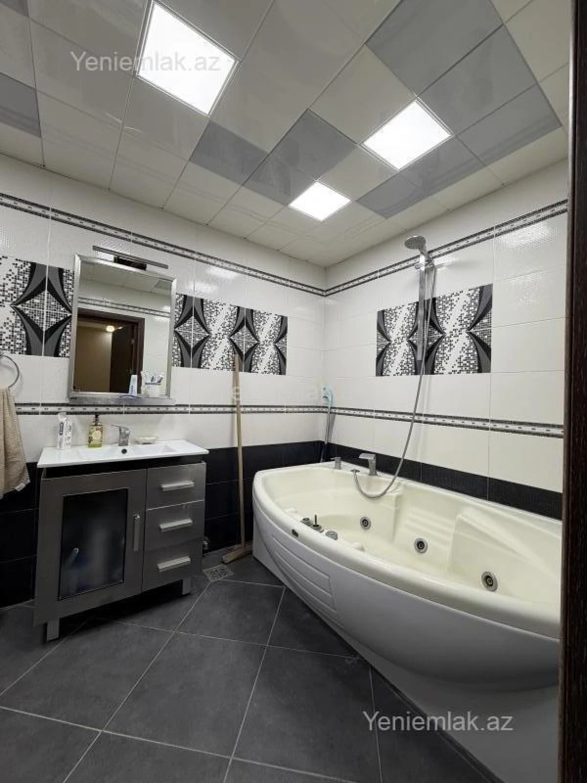 Satılır 2 otaqlı yeni tikili 110 m²