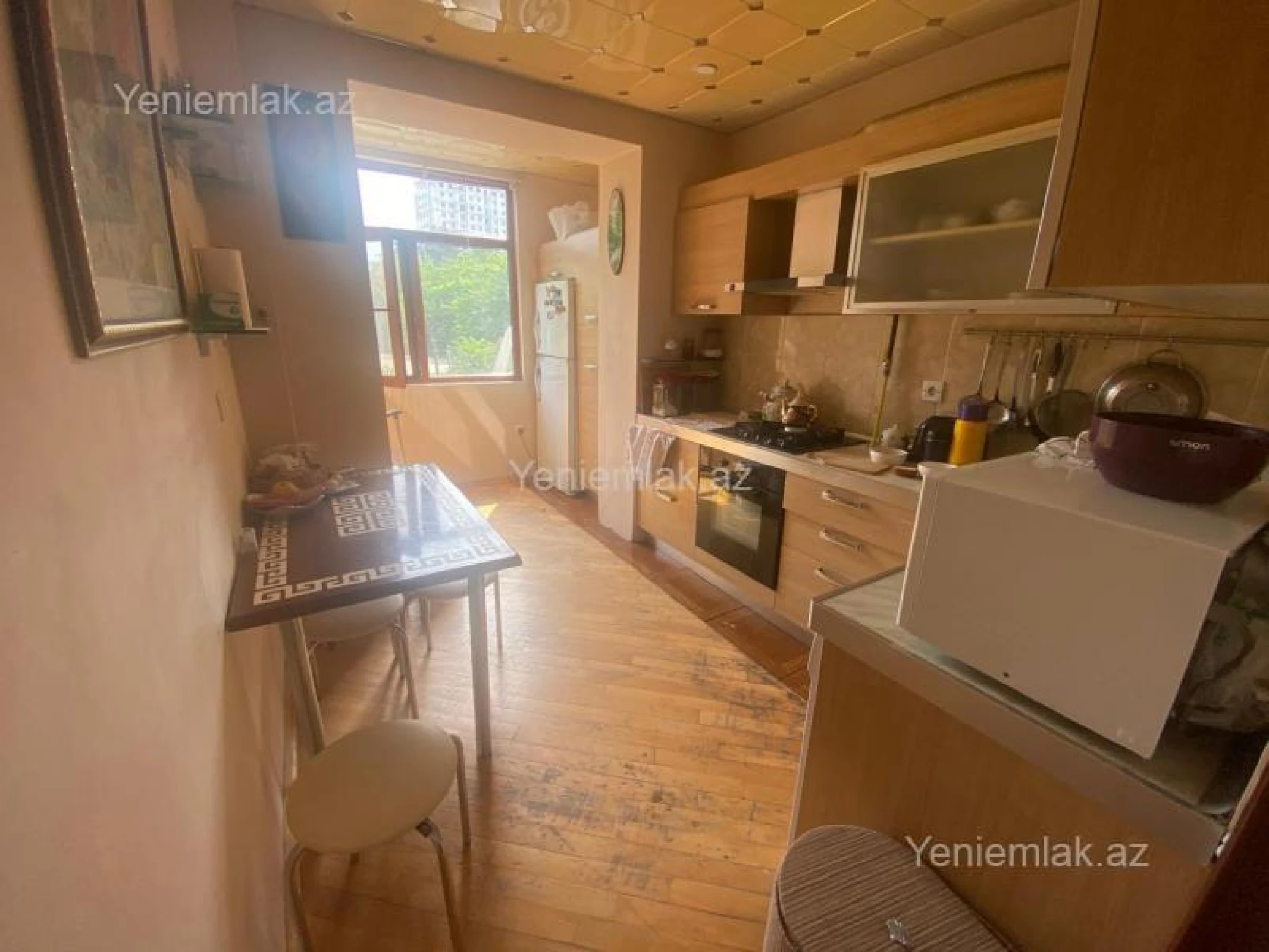 Satılır 4 otaqlı köhnə tikili 120 m²