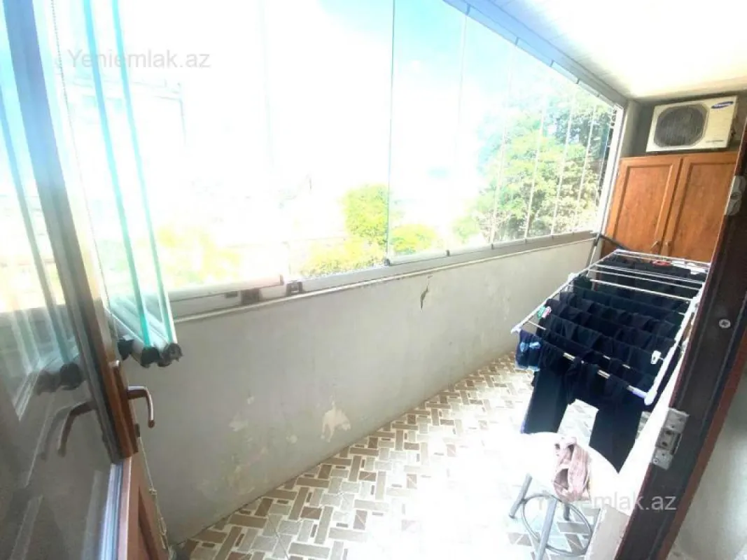 Satılır 4 otaqlı köhnə tikili 120 m²