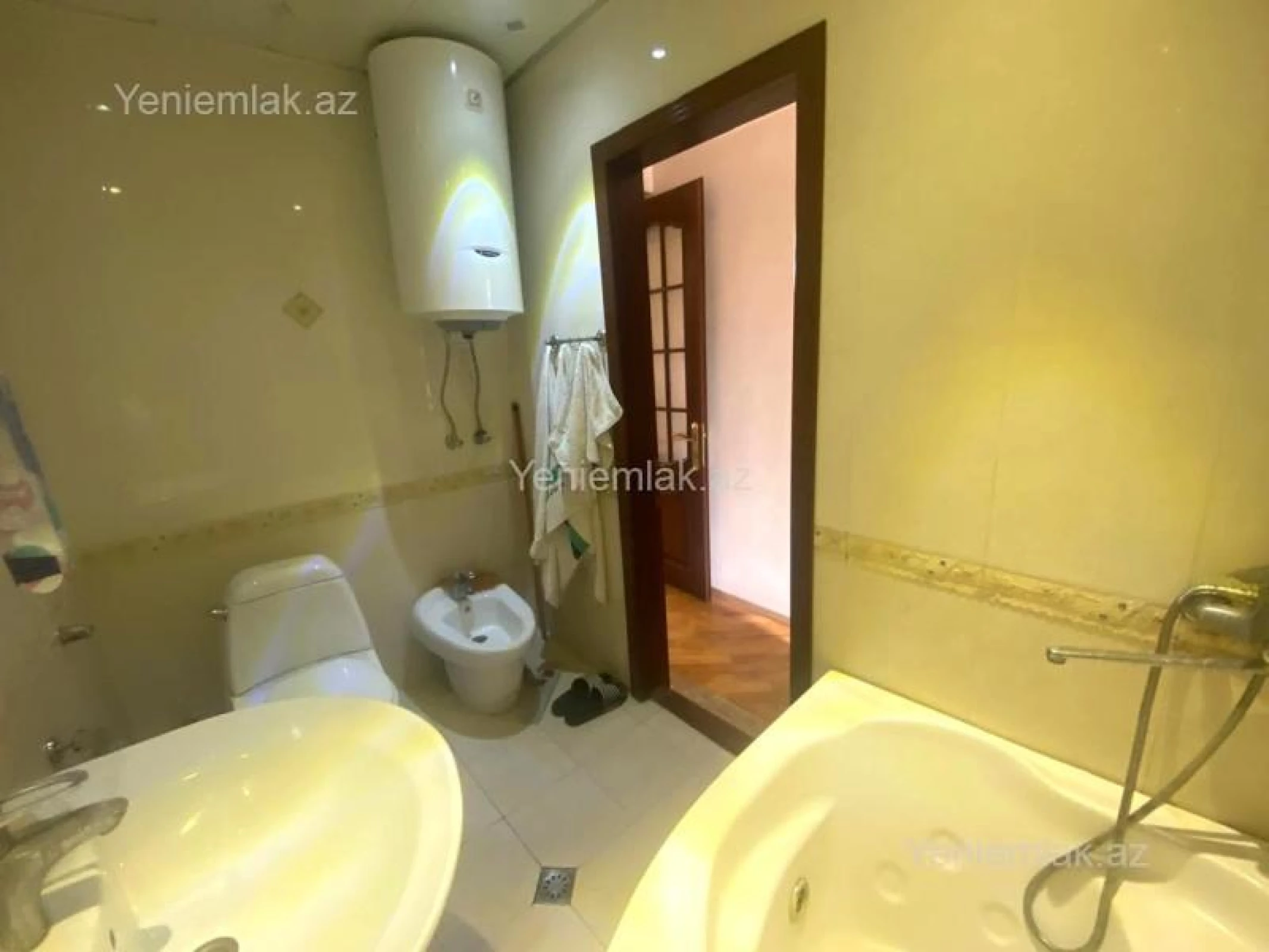 Satılır 4 otaqlı köhnə tikili 120 m²