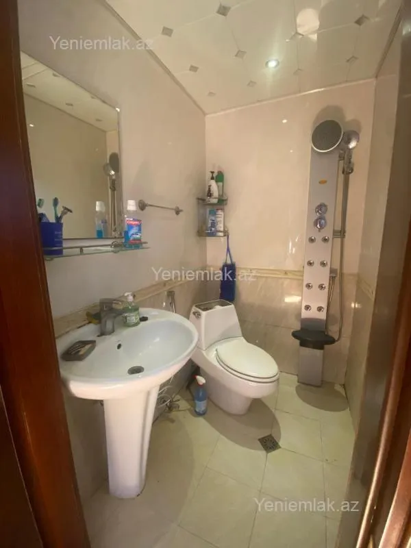 Satılır 4 otaqlı köhnə tikili 120 m²