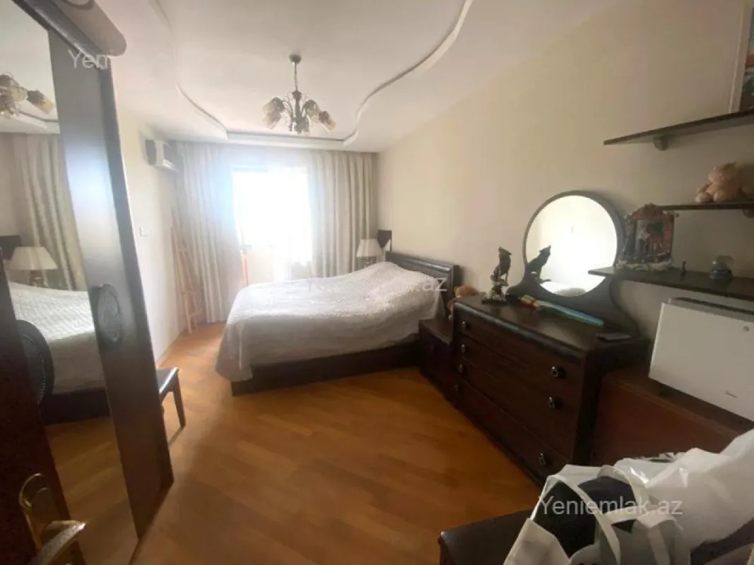 Satılır 4 otaqlı köhnə tikili 120 m²