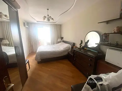 Satılır 4 otaqlı köhnə tikili 120 m²