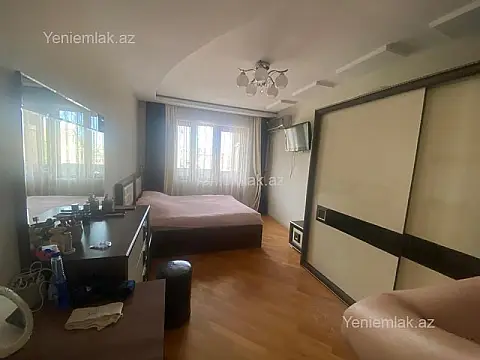 Satılır 4 otaqlı köhnə tikili 120 m²