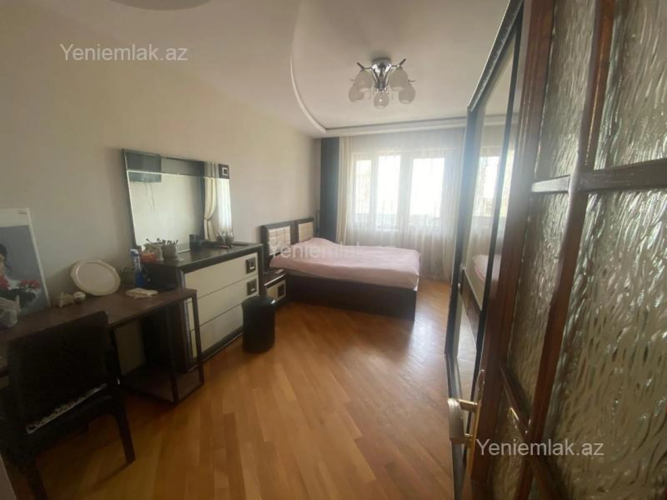 Satılır 4 otaqlı köhnə tikili 120 m²