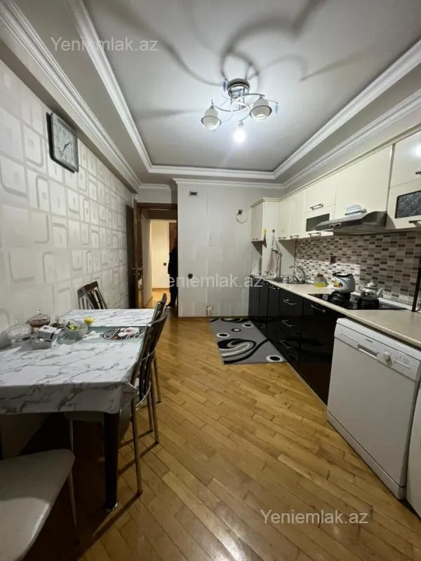 Satılır 3 otaqlı yeni tikili 115 m²