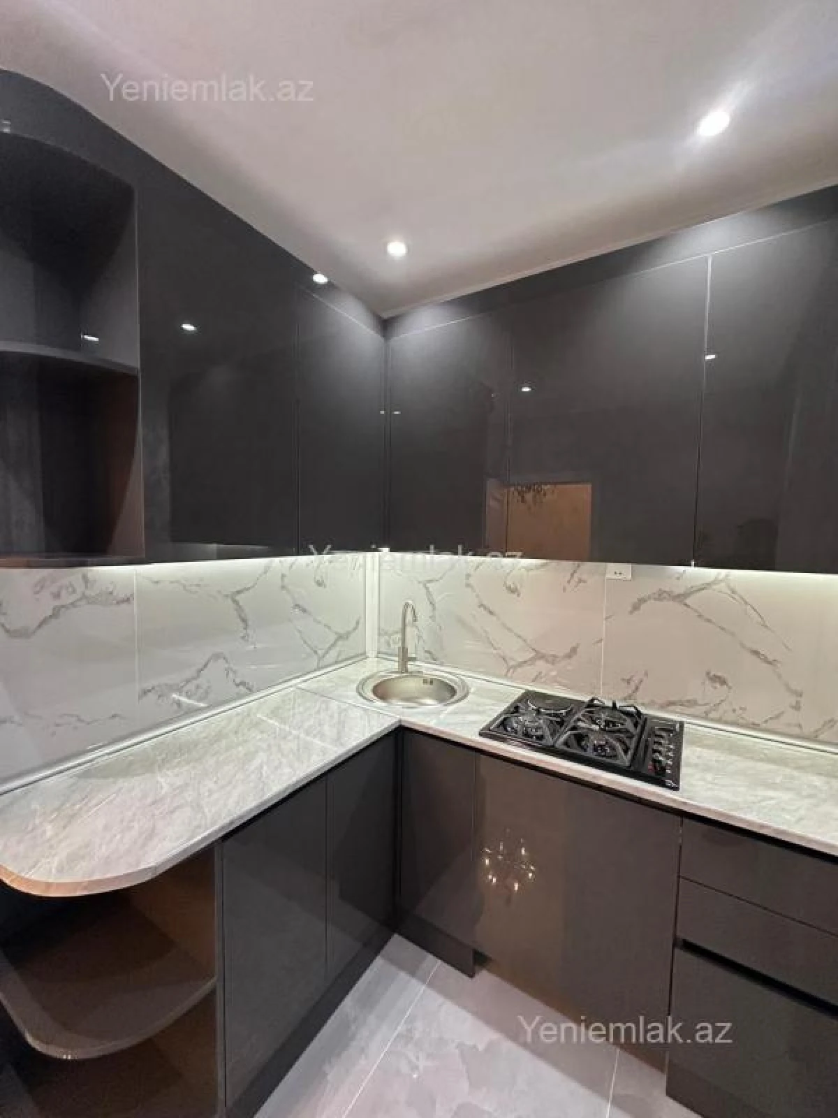 Satılır 2 otaqlı köhnə tikili 48 m²