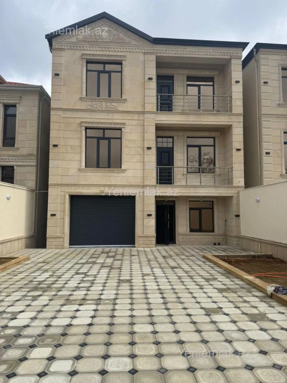 Satılır 6 otaqlı həyət evi 330 m²