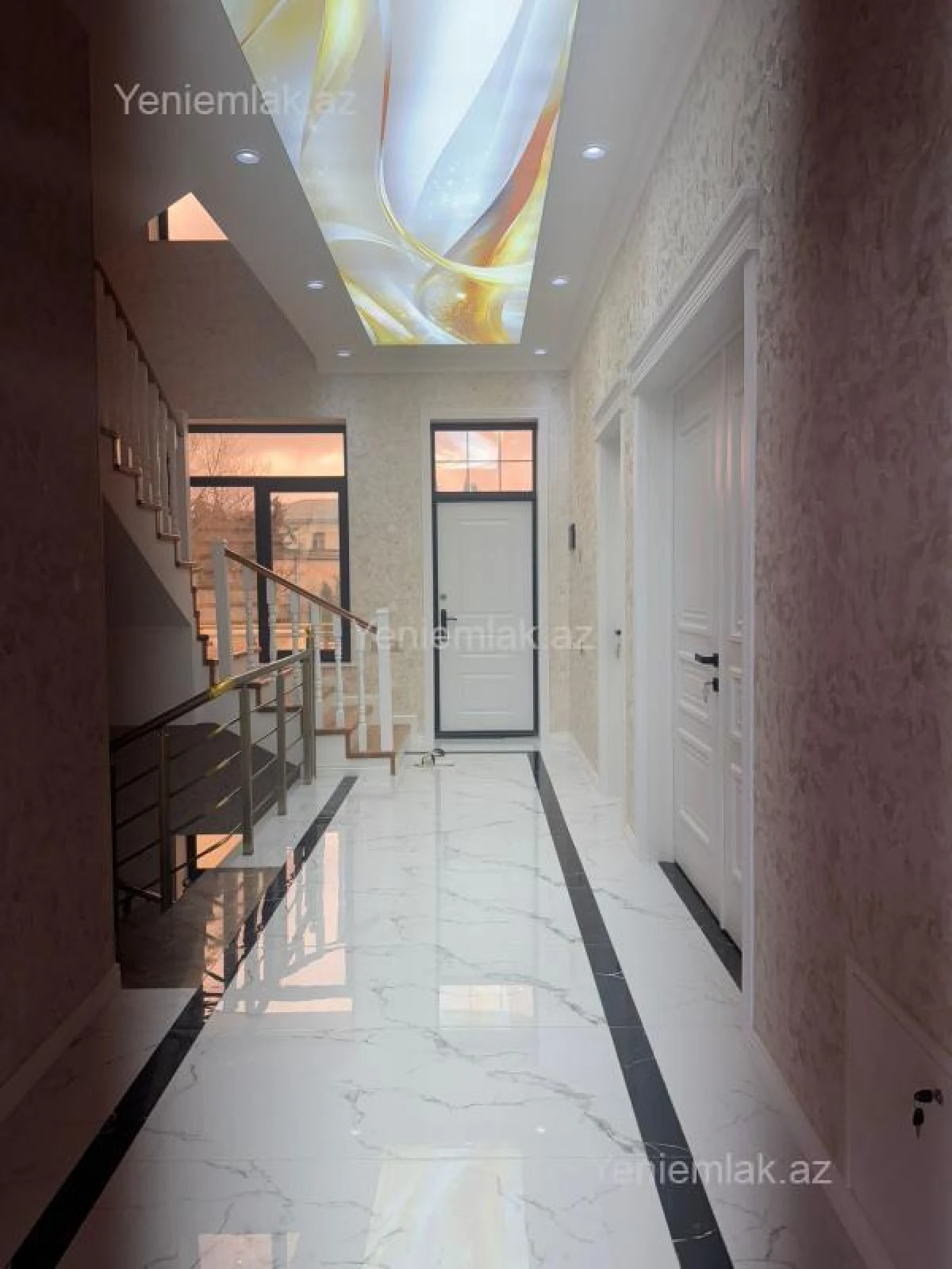 Satılır 6 otaqlı həyət evi 330 m²