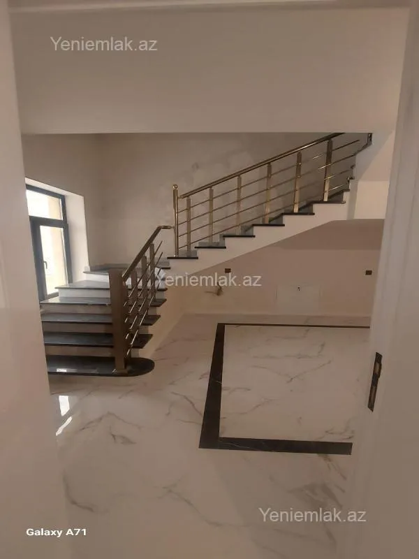 Satılır 6 otaqlı həyət evi 335 m²