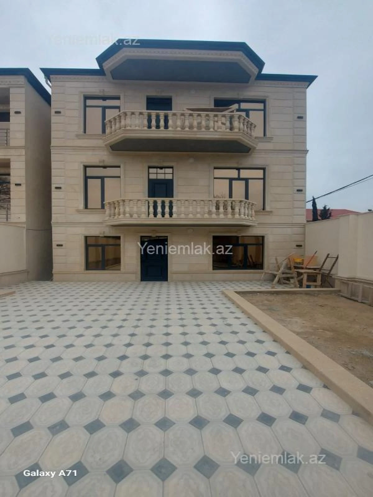 Satılır 6 otaqlı həyət evi 335 m²