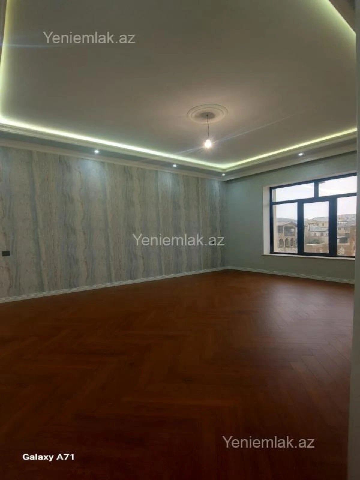 Satılır 6 otaqlı həyət evi 335 m²