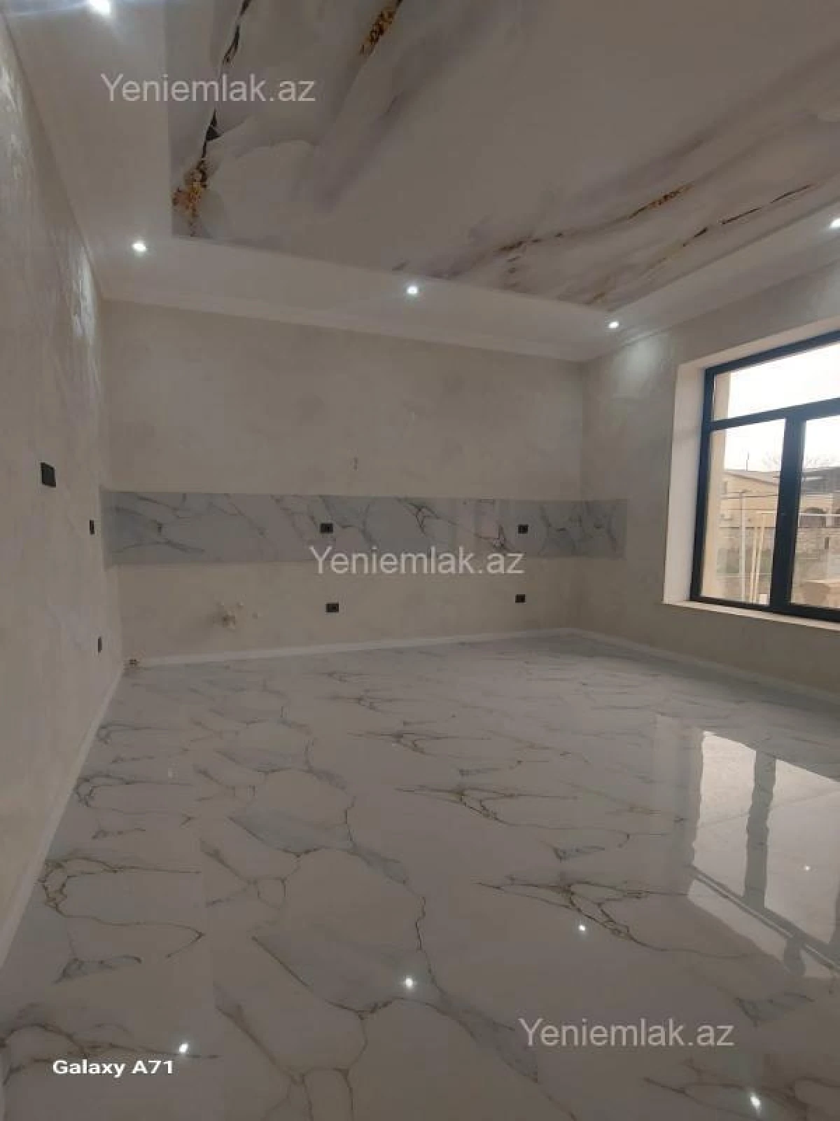 Satılır 6 otaqlı həyət evi 335 m²