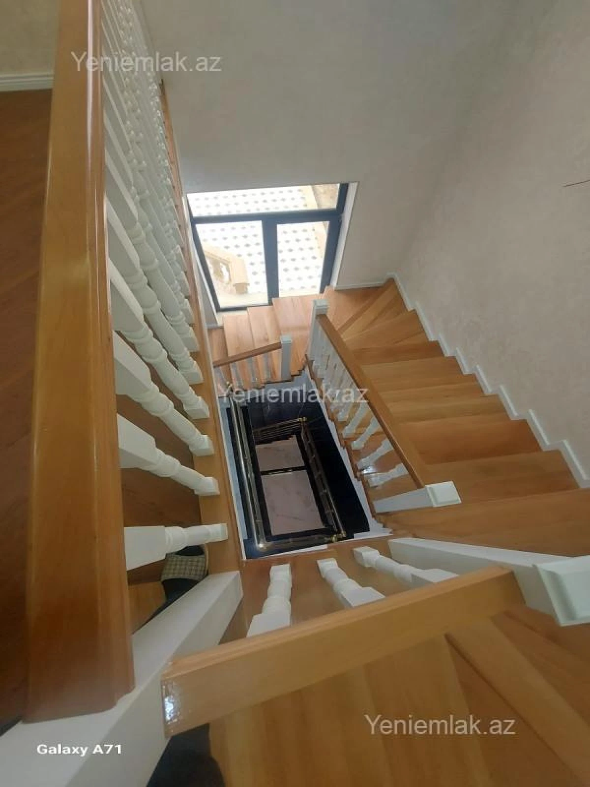 Satılır 6 otaqlı həyət evi 335 m²