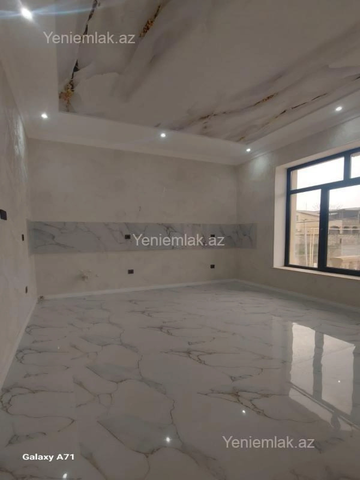 Satılır 6 otaqlı həyət evi 335 m²