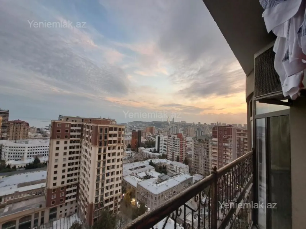 Satılır 3 otaqlı yeni tikili 132.2 m²