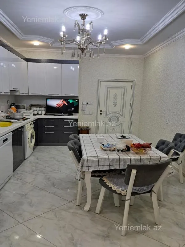 Satılır 3 otaqlı yeni tikili 132.2 m²