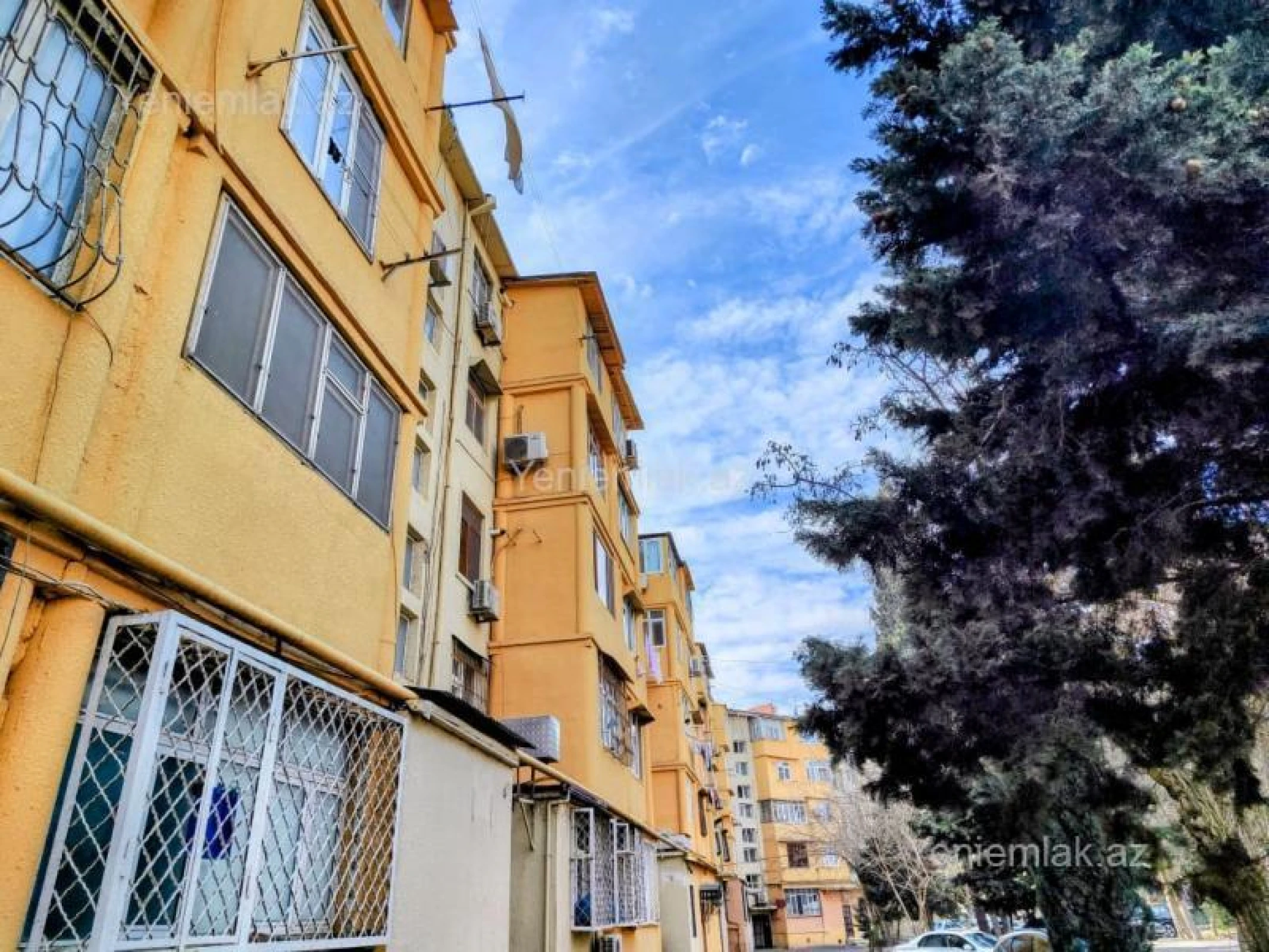 Satılır 2 otaqlı köhnə tikili 50 m²
